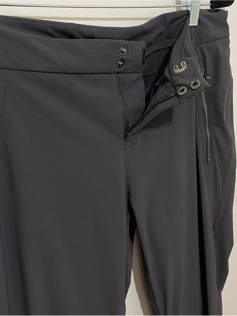 Akira Sleek Charcoal Zip Pocket Active Pants, Size 14 - Picture 5 of 12